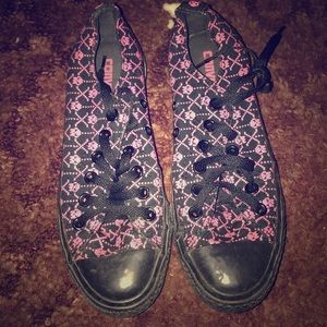 Converse sneakers pink and black skulls